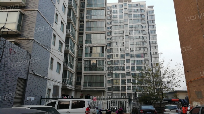 长铝32街坊外景图