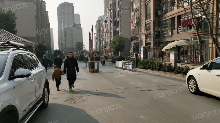 山水华庭小区外景图