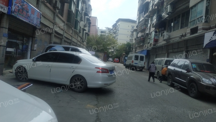 正吉商厦商住楼外景图