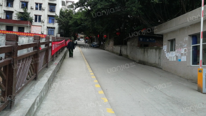 跃进厂家属院外景图