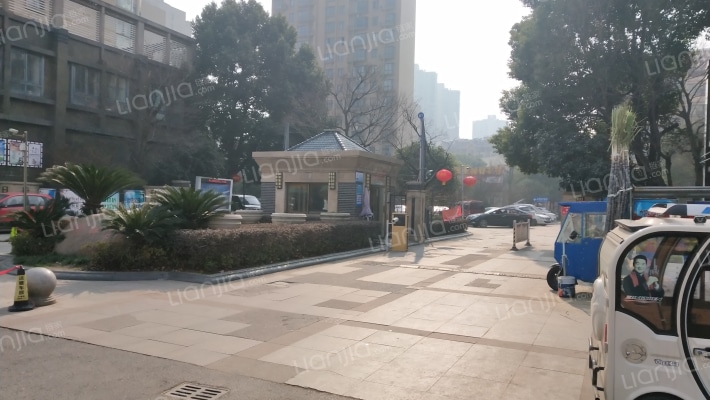 湖畔名郡外景图