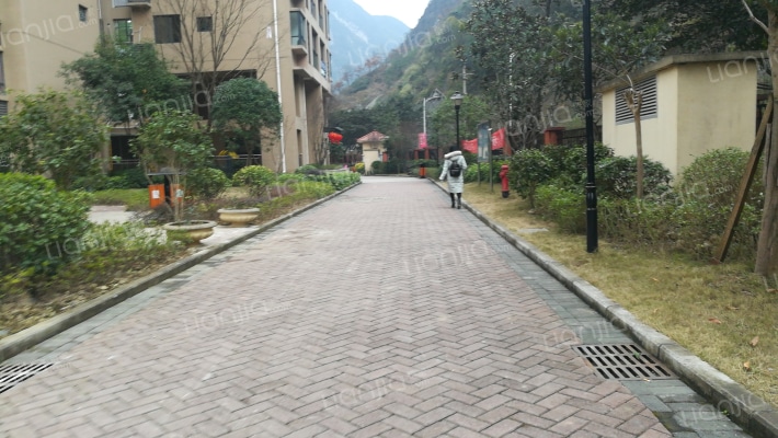 依云水岸外景图