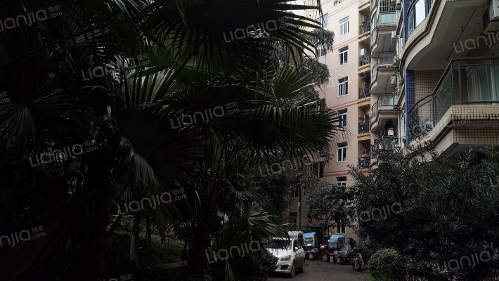 御锦江山外景图