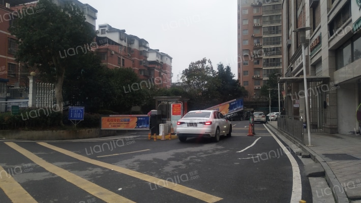 开心商业广场外景图