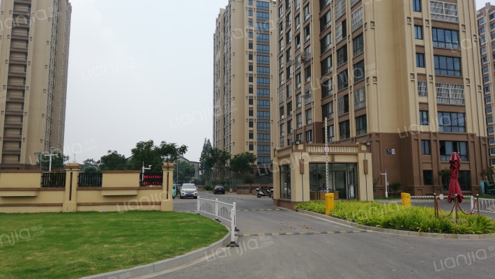 镇山小区外景图