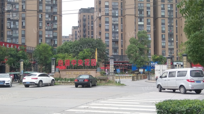 荣安尚湖中央花园外景图