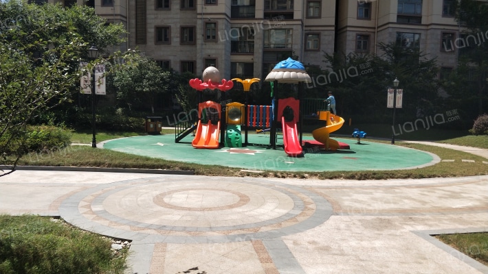 湖滨水岸外景图