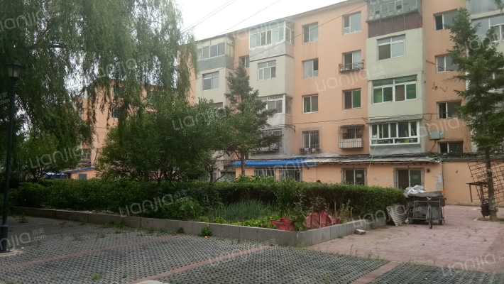 江机住宅楼外景图