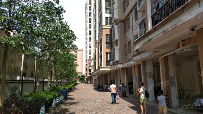 万基中央公館外景图