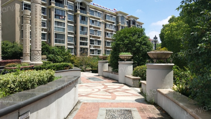 鸣翠山庄外景图