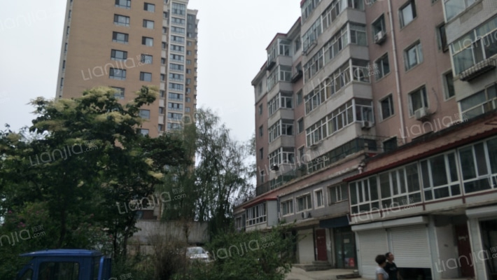 清真寺西区住宅楼外景图