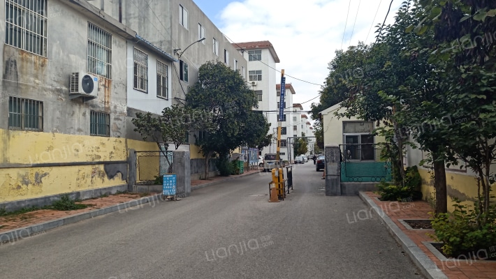 荷塘小区外景图