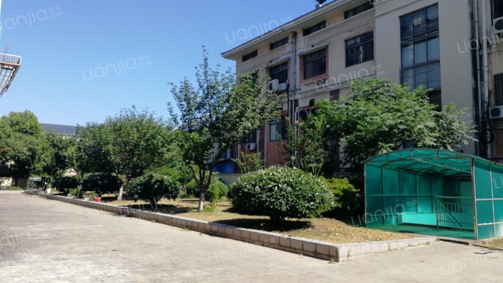 龙背山庄西区外景图