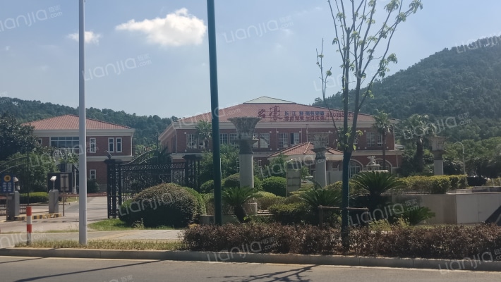 名豪山庄外景图