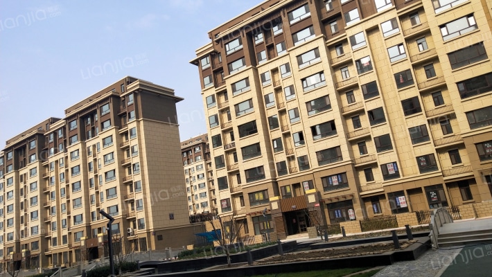 锦上春天外景图