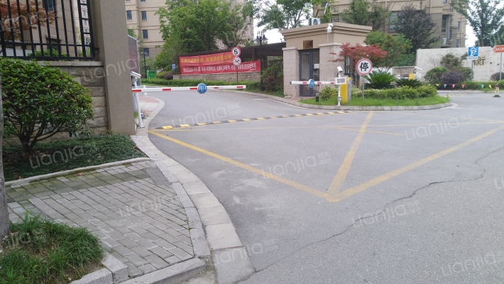 衡泰里宫外景图