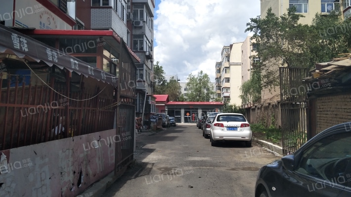 龙房小区外景图