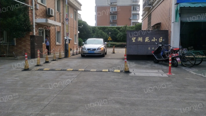 望湖苑小区外景图