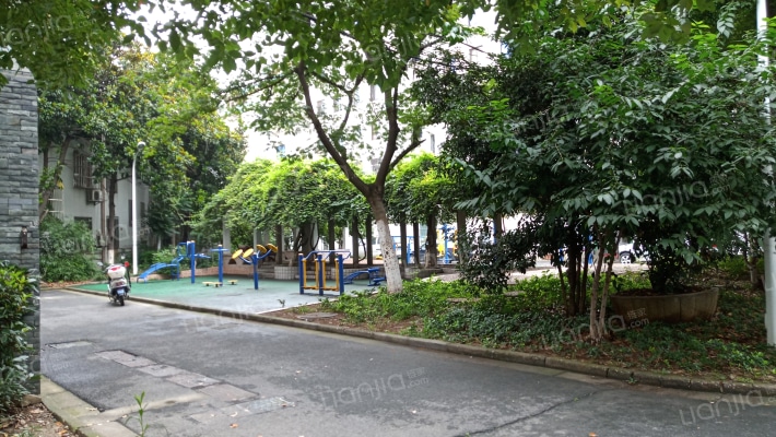 天鹤六村外景图