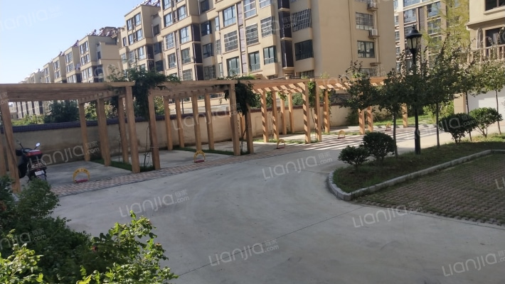 水岸花城外景图