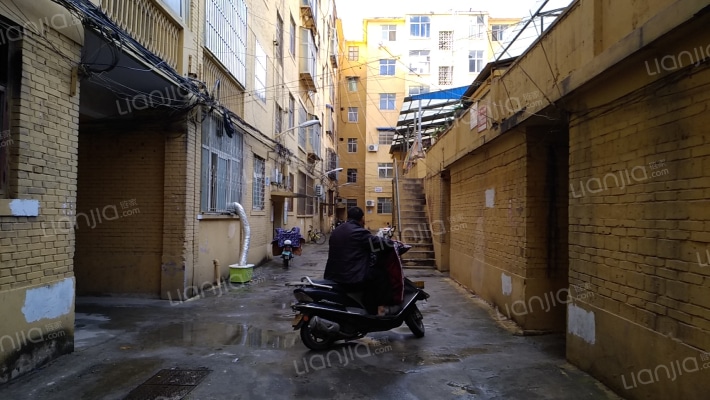 荥房集团家属院外景图