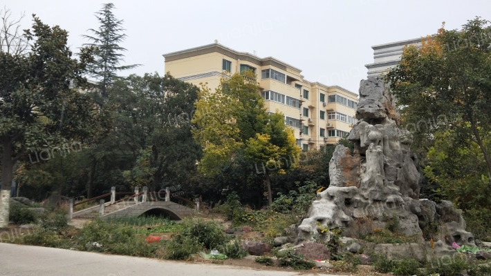 春秋湖畔外景图