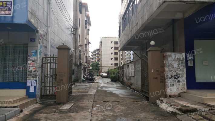 防城港市运输管理处宿舍大院外景图