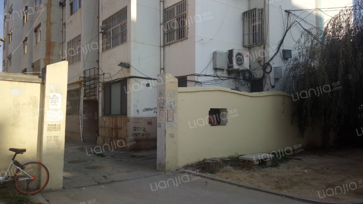 医药公司家属楼外景图