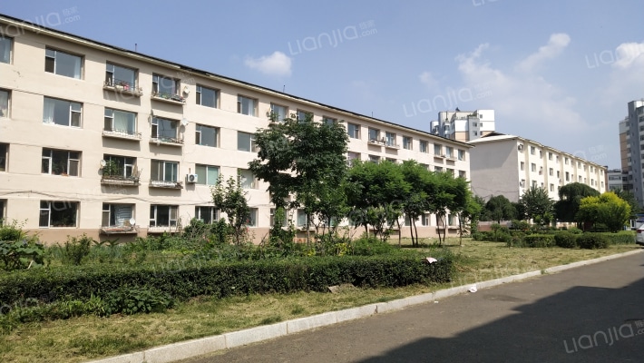 吉林医药学院教职工住宅楼外景图