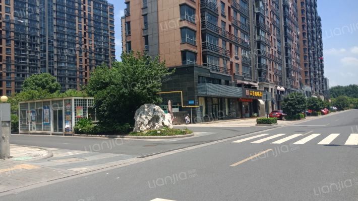 金色水岸外景图