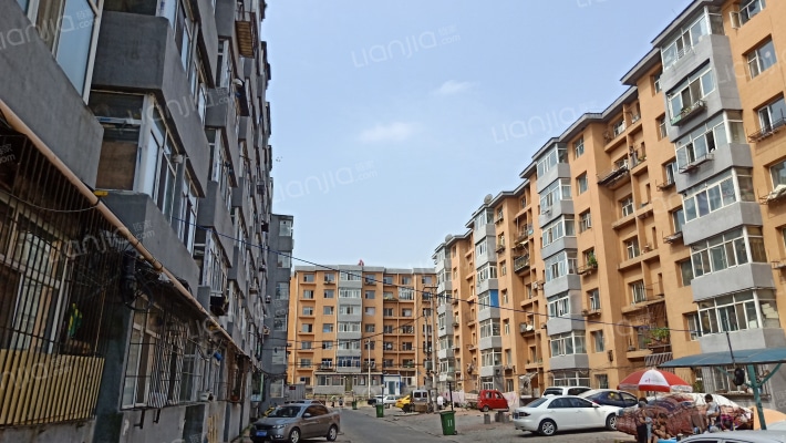 炭素山上小区外景图