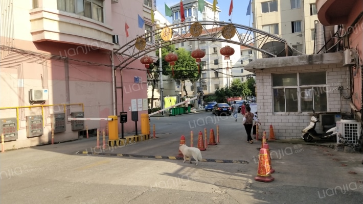 东华公寓外景图