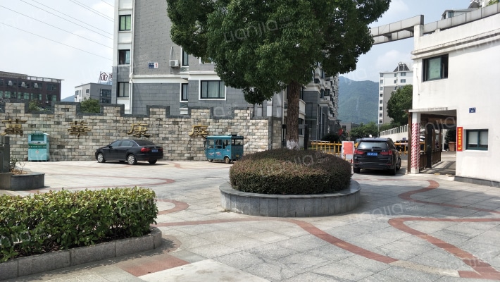 万华康庭外景图