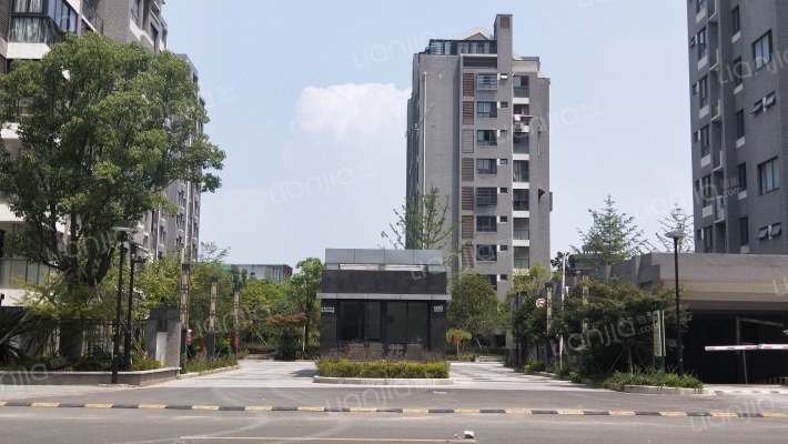 春景花园外景图