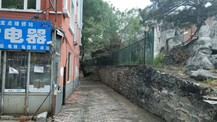 和平街道家属楼外景图