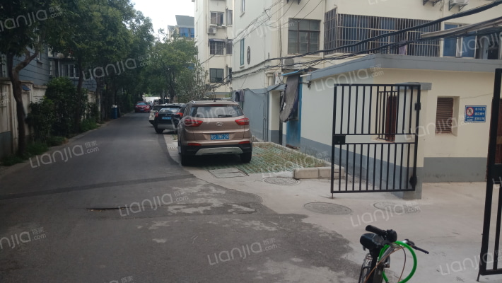 通山新村东村外景图