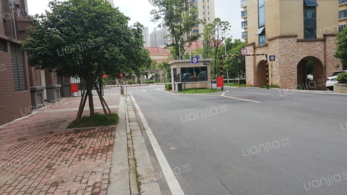 站西花园外景图