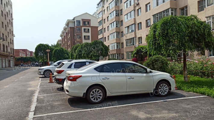 白电小区外景图