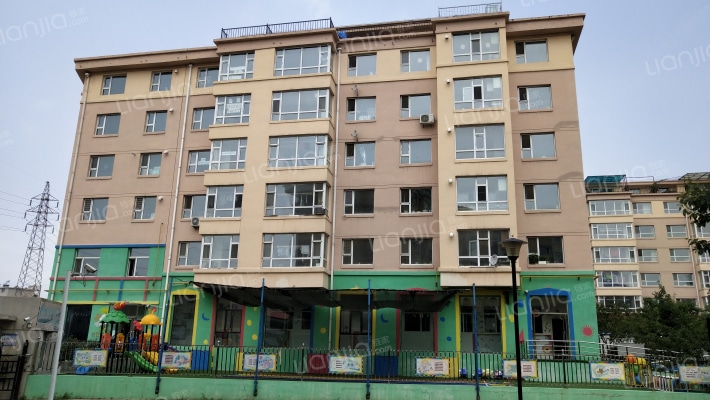 龙山峻景外景图