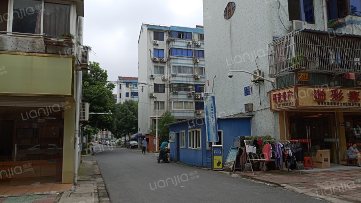 天鹤七村小区外景图