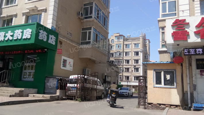 维也纳河畔新城外景图