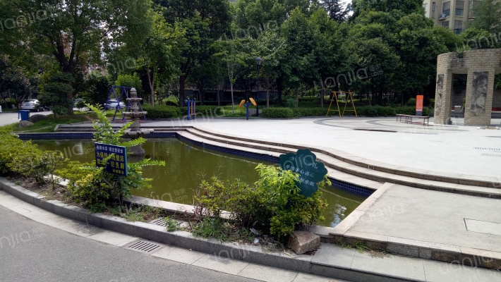 四季东城外景图