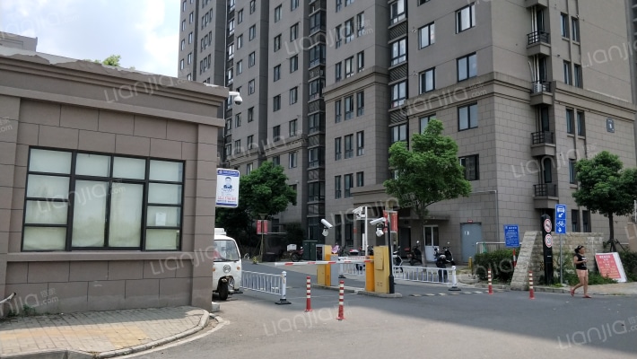 湖畔水韵外景图