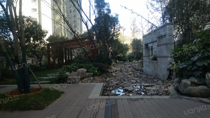 青屏山城外景图