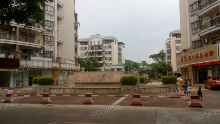 在水一方外景图