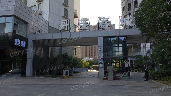 丹芙春城外景图