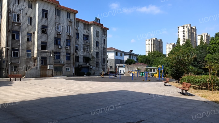 滨江别墅小区外景图