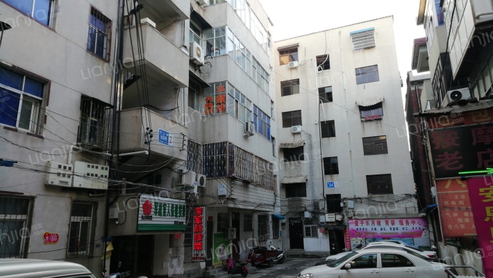 东大街555号院外景图