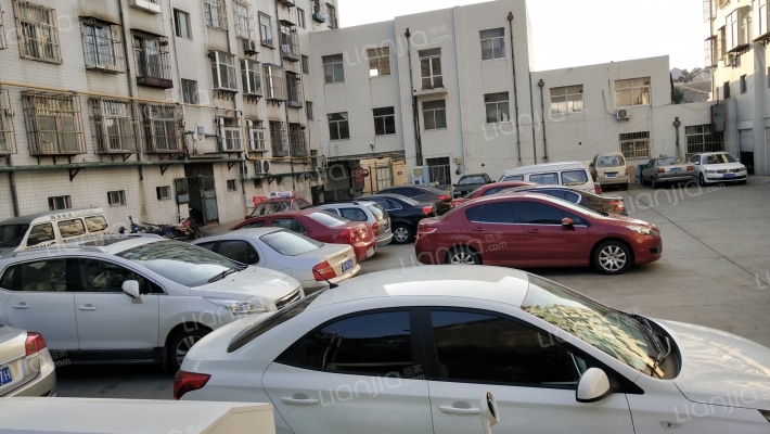 英炜站前花园外景图