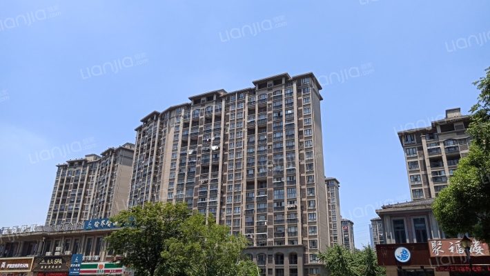 阳光假日花园外景图